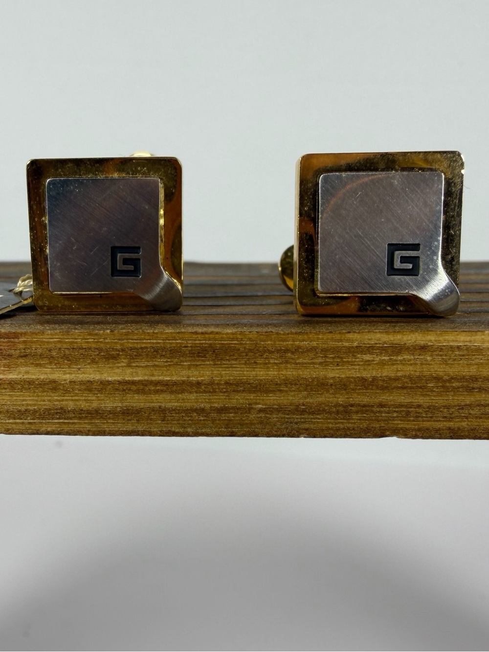 9007: NWT: Vintage Givenchy Gentleman Two-Tone Square Cufflinks 4G Logo Hang Tag